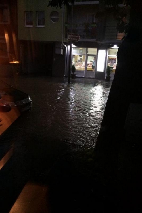 Dušanova ulica u Valjevu se pretvorila u korito reke