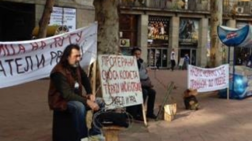 protest radio kosmos