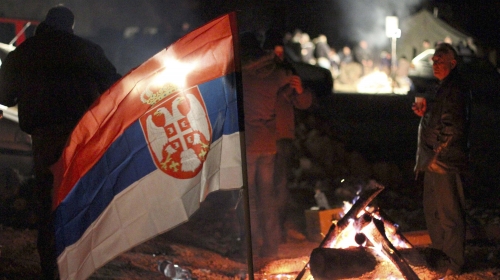 Srbi se grejali uz logorske vatre