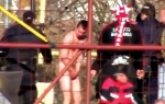 Ponižavanje: Navijač  Levskog bez ičega na sebi