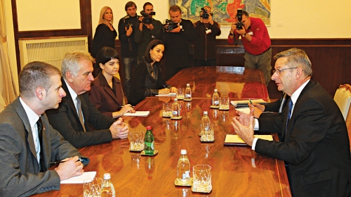 Sastanak u pravo vreme: Nikolić sa proizvođačima pneumatika