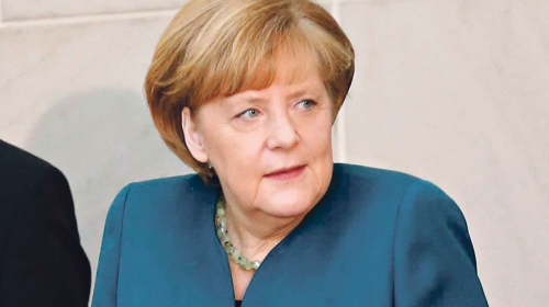 Sada se kreće samo pomoću štaka: Angela Merkel