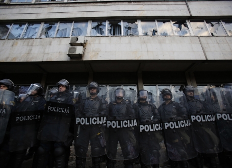 Neredi u Sarajevu, Tuzli i Bihaću