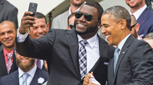 Nakon što je Obama nehotice  snimio reklamu za jednu  kompaniju, ubuduće će biti  zabranjeno fotografisanje  iz ruke sa predsedn
