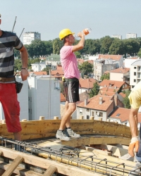 Poslodavci radnike angažuju za rad  „na crno“, po  principu slobodne  ponude i za  nadnicu