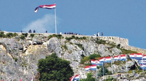 Ovu sliku  kninske tvrđave je  na Fejsbuku postavio  Lovren