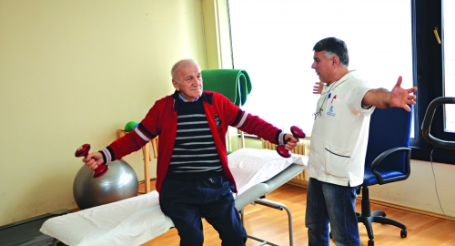 Bata Živojinović u punoj formi!