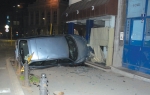 Taksi uleteo u izlog!