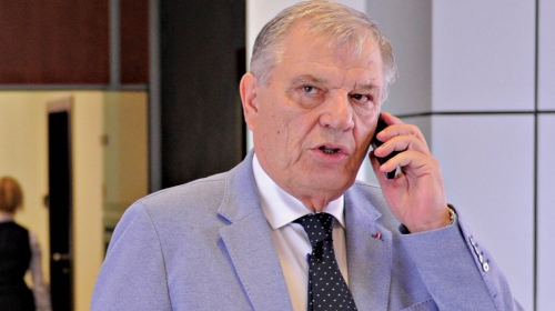 Ko je to? A, Olja?  Izvin‘te, moraću  da vas prekinem...