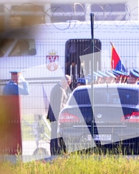 Nikolić pred ulazak u avion