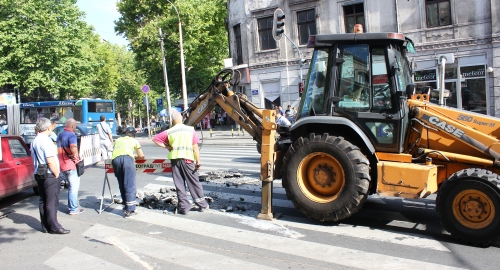 Pukla cev u Bulevaru despota Stefana | Foto: M. Beljan