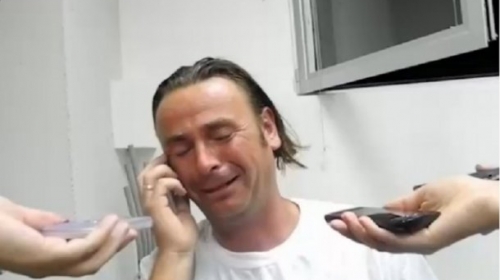 Memo uplakan i srećan