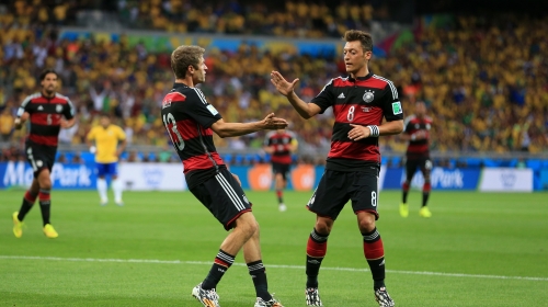 Tomas MIler Mesut Ozil