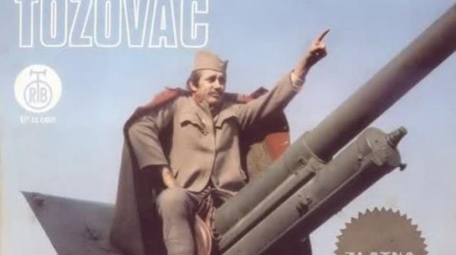 Da te ne znaju, pomislili bismo da ta topovska cev glumi...