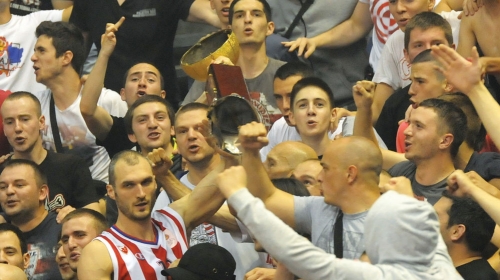 Trofej koji nije dodeljen Partizanu na  kraju ligaškog dela, jer su ga „delije“  otele i polomile, konačno je popravljen  i usko