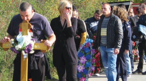 Aleksandra  Simića (28)  ispratilo oko  1.000 rođaka,  prijatelja  i kolega