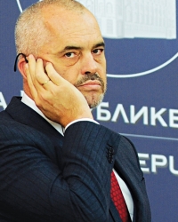 Samo da ga Boža  ne usreći kao  Srbiju: Edi Rama