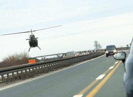 Dojava iz vazduha: Vozila policije sve vreme prati helikopter