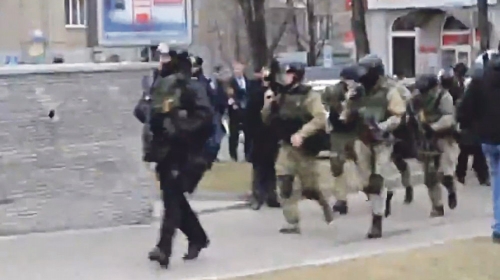 Razbežali se kada su  građani  počeli da im  skandiraju