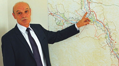 Bačević pokazuje trasu kanala