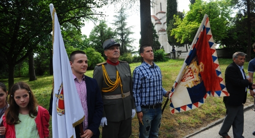 Narod ispred Belog dvora / Foto: Goran Srdanov | Foto: 