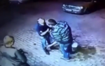 Mladići su se okomili na dekicu ne sluteći da je reč o bivšem bokseru