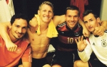 Klose i drugari slavili  u svlačionici