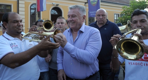 Častio sa tri