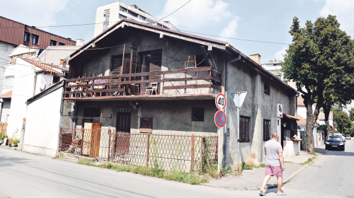 Kuća ranjenog mladića iz koje je izašao neposredno pre pucnjave