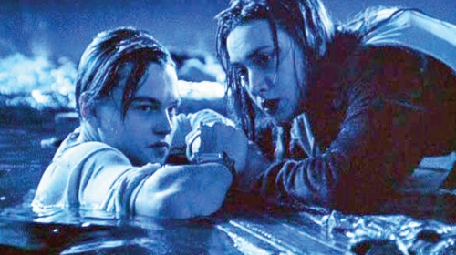 Srceparajuća scena na kraju blokbastera iz 1997. godine: Leonardo di Kaprio i Kejt Vinslet