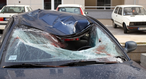 Spasonosni automobil potpuno uništen!