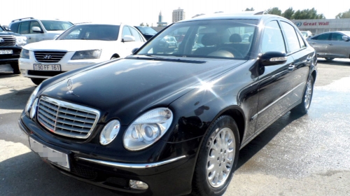 “Mercedes E220”