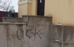 Grafiti OVK na crkvi u Lipljanu