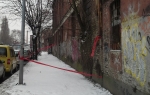 Postavljena crvena traka oko mesta koje nije bezbedno za pešake