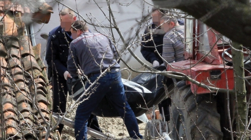 Užasne scene iz Ivanče: Policija odnosi leševe