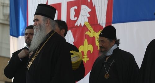 Moli se za upokojenje Vlade: Amfilohije