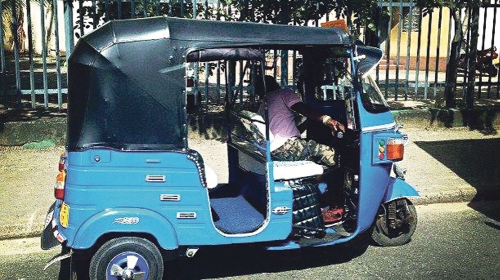 Tuk-tuk, taksi  na tri točka, najpopularnije vozilo