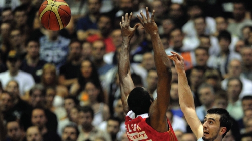 Domaćin u četvrtom meču je Crvena Zvezda