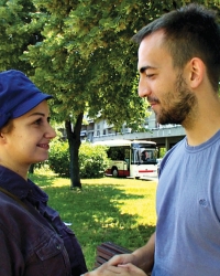 Maca Diskrecija se oprobala u ulozi poštara