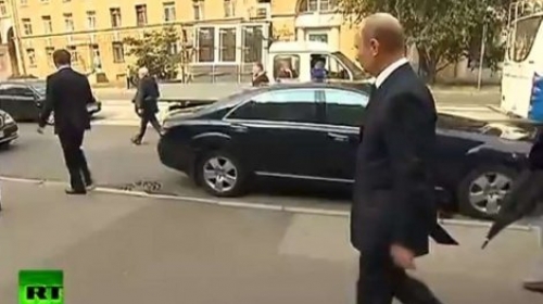 Putin šeta Sankt Peterburgom