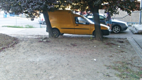Iz ovog kruga stanari „pacijente“ oterali  kesama s vodom
