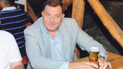 Osvežio se pivom pa otvorio takmičenje  seniorskih trubača