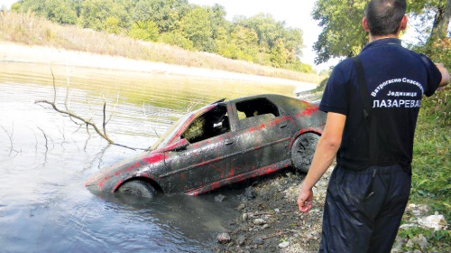Ključ je bio u bravi, a od vlasnika ni traga