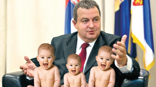 Tri bebe već  stigle, a četvrta na putu: Ivica  Dačić