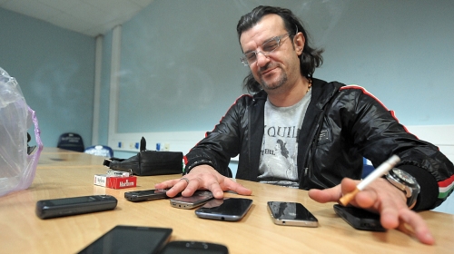 Aca na sudu zbog  duga za telefon od  459.000 dinara, ali to ga nije sprečilo da dobije angažman