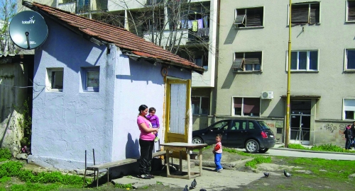 Rupe od čučavca Nebojša  je zabetonirao, ali se uprkos  svemu oseća jak smrad