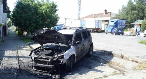 Zapaljen automobil