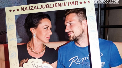 Uživaju u ljubavi: Romana sa dečkom
