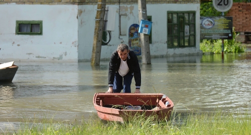 Dunav se izlio kod Bezdana i ugrožava naselje | Foto: 