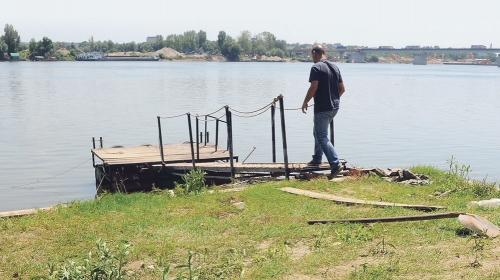Uzrok smrti  Džemsija D. (34)  jeste davljenje, što  znači da je  živ bačen u reku